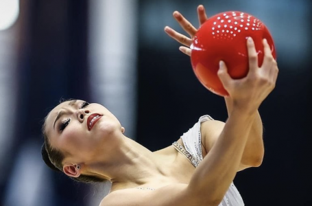 Елжана Тәниева көркем гимнастикадан Әлем кубогында күміс жүлде жеңіп алды