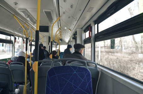 Шымкентте ер адам қалалық автобуста жыныс мүшесін шығарып ұстаған