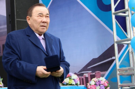Болат Назарбаев "Барыс" базарынан айырылды