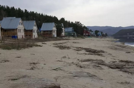 "Табиғат кек алып жатыр": ШҚО-дағы Бұқтырма өзенінің айтарлықтай тартылып қалуы тұрғындарды алаңдатып отыр