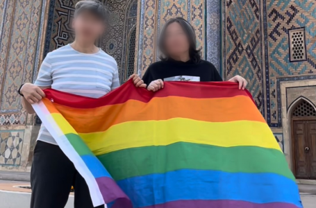 Қожа Ахмет Ясауи кесенесі маңында ЛГБТ туын көтергендер жұрттың ашуына тиді