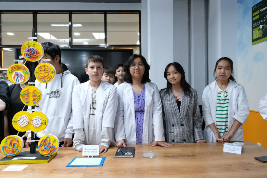 Қазақстанда өндірілмейді: Атыраулық оқушы биопластик жасап шығарды