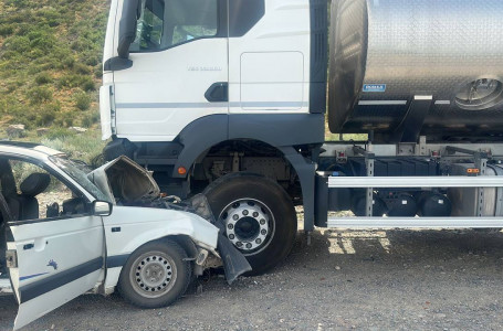 Жетісу облысында автокөлік жол жиегінде тұрған жүк көлігінің астына кіріп кетті