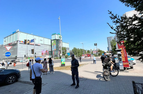 Kaspi.kz-тің Астанадағы бөлімшесінде ер адам бірнеше тұрғынды кепілге алған 