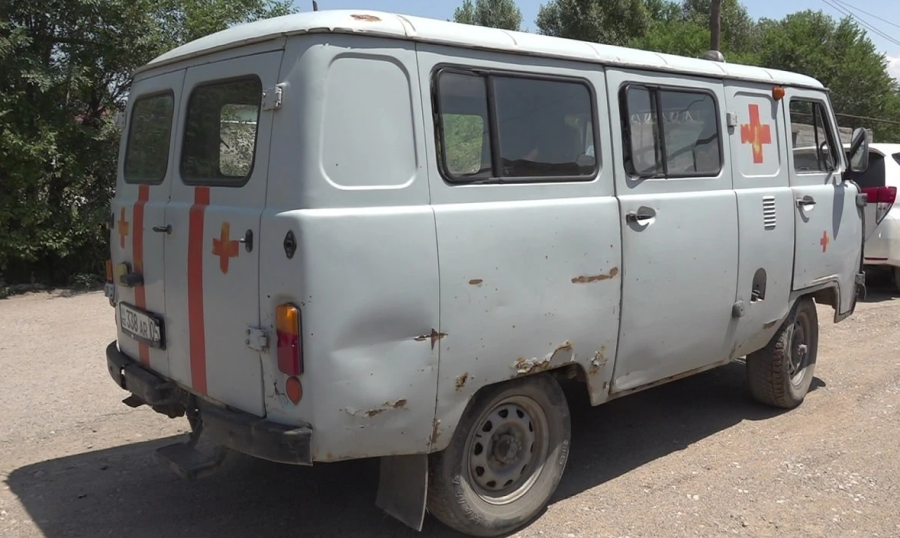 Жедел жәрдем жедел емес: Алматы облысының тұрғындары емханадағы көлік тапшылығына наразы