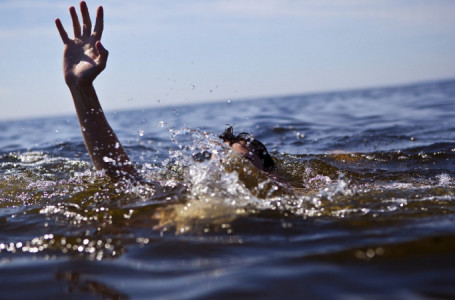 20 секунд: Павлодар облысында суға батқан ер адам құтқарылды