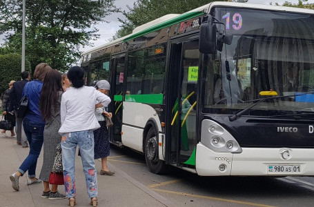 Астанада төрт мыңнан аса адамға автобуста жолақысын төлемегені үшін айыппұл салынды
