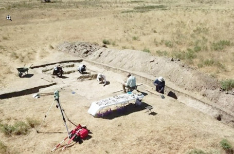 Археологтар Қаратау тау бөктерінен ортағасырлық керуен-сарайдың орнын тапты