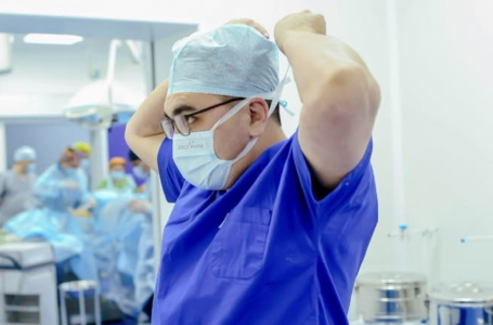 Шымкенттік атышулы трансплантолог жанжалдан кейін жұмысына оралды