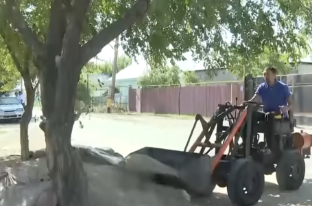 Жамбыл облысында ауыл тұрғыны шағын трактор құрастырып алған