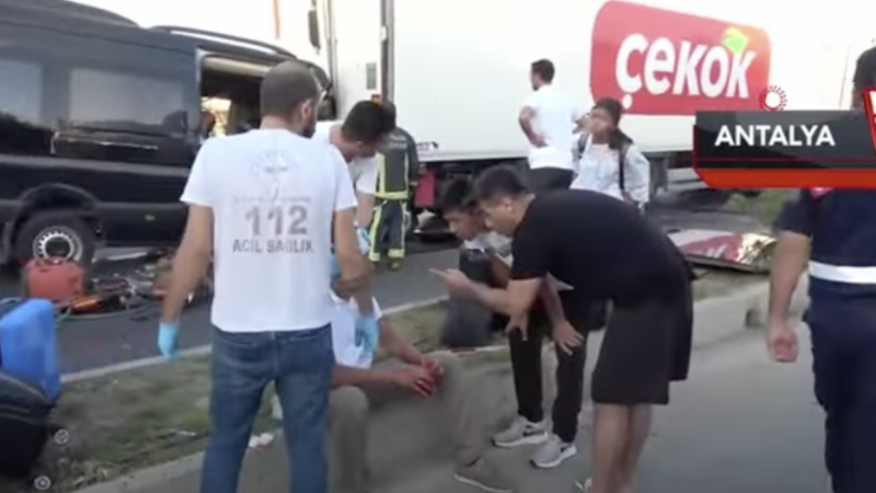 Түркиялық БАҚ қазақстандық туристер мінген автобустың апатқа ұшыраған сәтінің видеосын жариялады