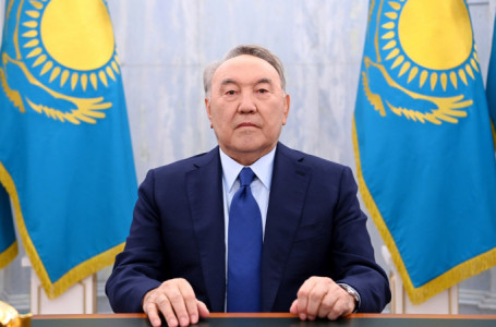 Оқулықтың Назарбаевқа арналған тұстары алып тастала ма? Министр жауап берді