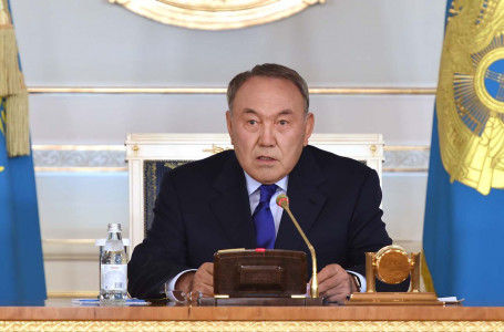 Назарбаевтың өзі түзетулер енгізген Конституцияның суреттері пайда болды