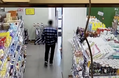 Астаналық ер адамның супермаркеттен бір бөтелке виски ұрлаған сәті видеоға түсіп қалды