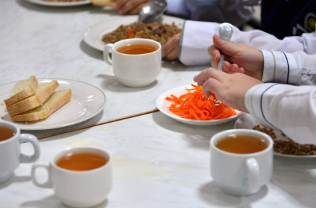 Алматы облысындағы мектептердің бірінде оқушыларға мерзімі 2 жыл бұрын өткен йогурт таратылған