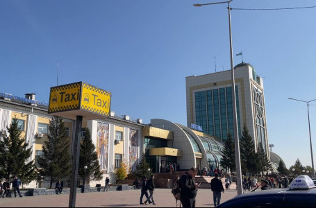 Астанада такси жүргізушісі шетелдіктерді 150 метр жерге апарғаны үшін 500 теңге алған