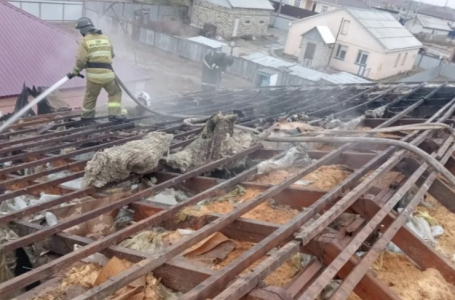 81 жастағы әже жансақтау бөлімінде: Атырауда екіқабатты үйден өрт шықты