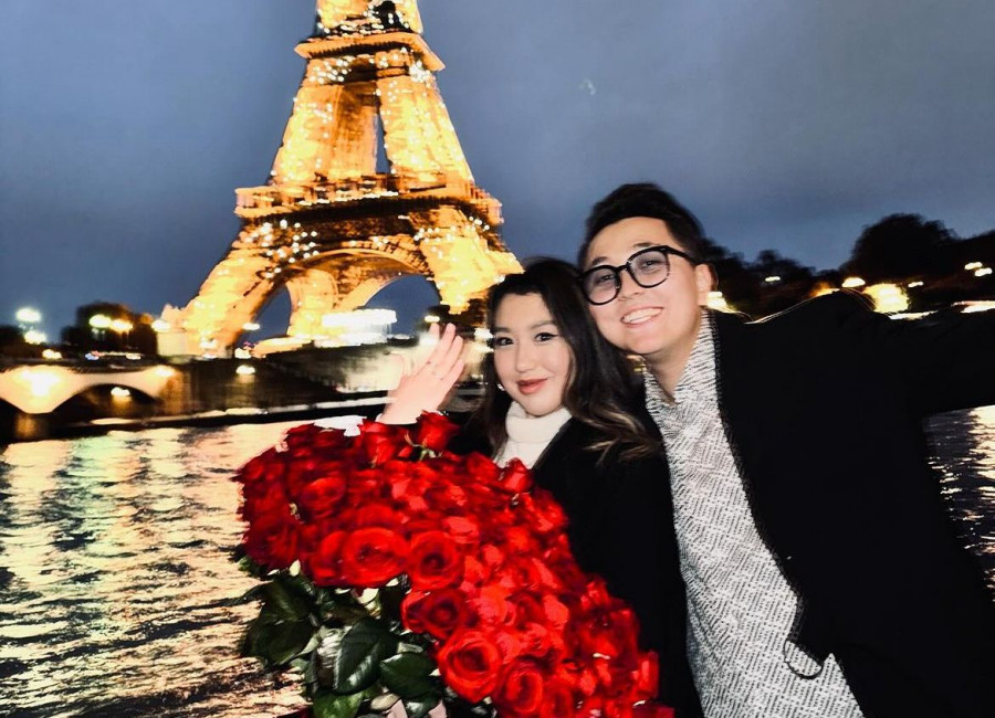 Париж төрінде сүйіктісіне сөз салған блогер әуелі болашақ қайын атасының разылығын алған
