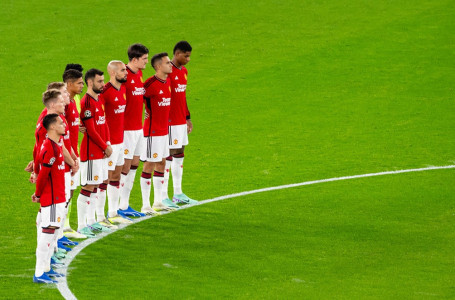 "Манчестер Юнайтед" 13 футболшысымен қош айтыспақ. Әліпке мүмкіндік пе?