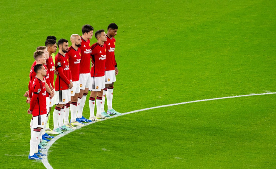 "Манчестер Юнайтед" 13 футболшысымен қош айтыспақ. Әліпке мүмкіндік пе?