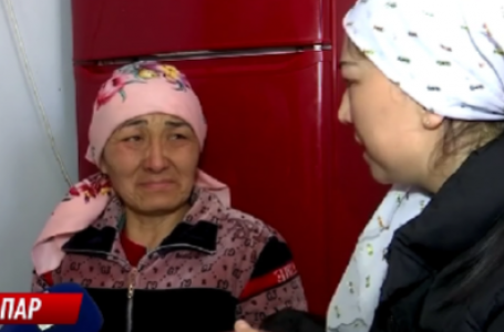 "Есіктен шыға алмаған". Алматыдағы хостелде өрт кезінде қайтыс болғандар жер қойнына тапсырылды