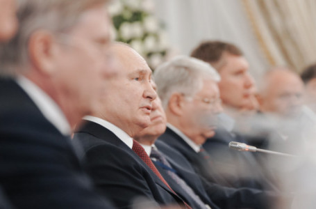 Путин 2024 жылғы сайлауға қатысатынын мәлімдеді