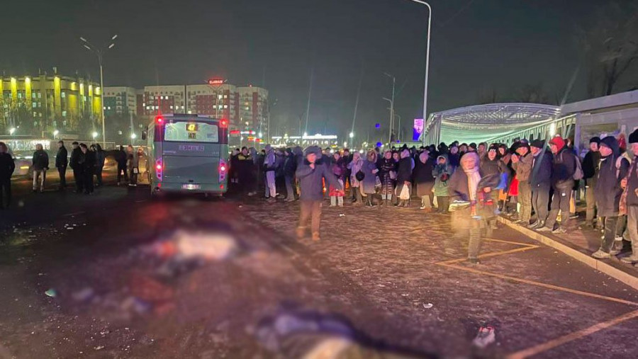 "Бес адамды ұшырып кетті". Куәгерлер Алматыдағы автобус апаты туралы айтты