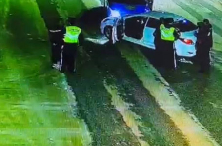 Қостанайда таксист өзін пышақпен қорқытқан жолаушыдан құтылу үшін әдейі полицияның көлігін соққан