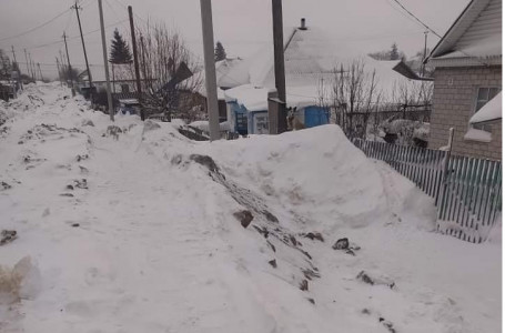 Көмір әкелу, кәріз тазалау мұң: Щучинск тұрғындары көшелерінің траншеяларға айналғанына наразы