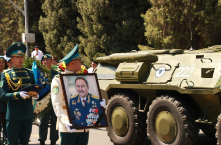 "Қазақстан оны ұмытпайды". Алматыда Талғат Мұсабаевты ақтық сапарға шығарып салу рәсімі өтті