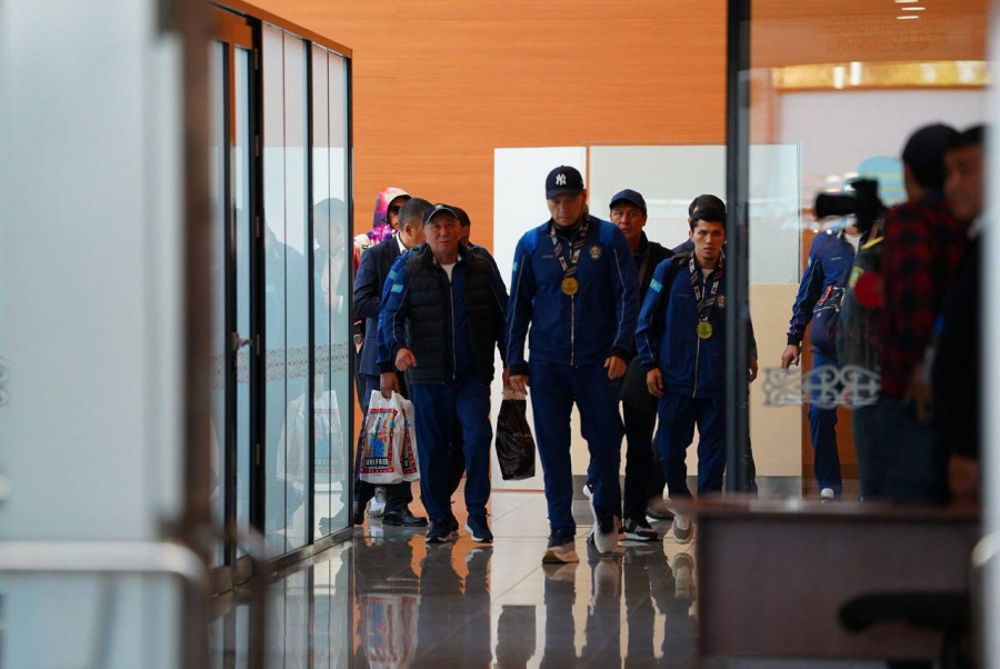 Әлем чемпионатында топ жарған боксшылар елге оралды