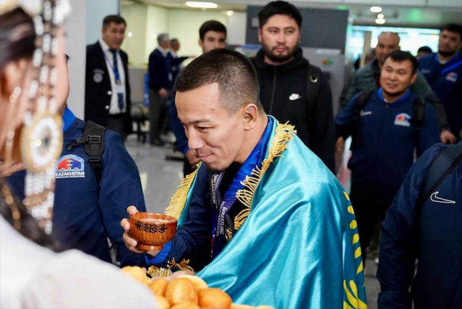 Тарихи жеңіс: әлем чемпионы Айдос Сұлтанғали елге оралды