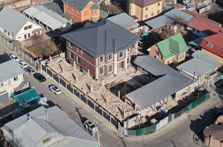 Алматыда заңсыз ірі нысан сүріліп жатыр: егжей-тегжейі