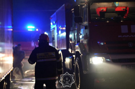 Алматыда түн ішінде ірі өрт шықты: оқиға орнынан кадрлар