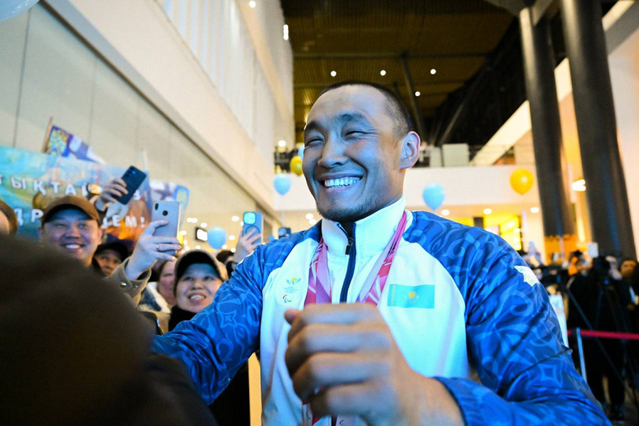 "Тарихи жеңіс". Паралимпиада ойындарының чемпионы Ербол Хамитов елге оралды