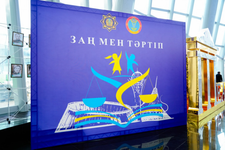 Үйдегі анальді свингтер Транссексуалдардың өз аузына сиып жатқан видеолары